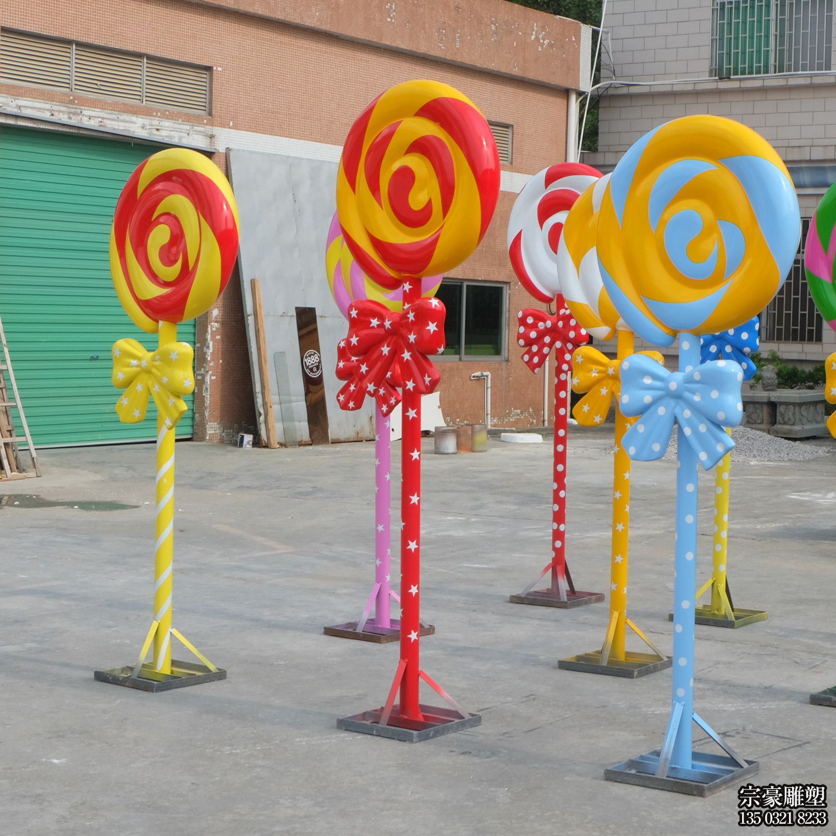 學院公園大型蝴蝶結彩色玻璃鋼棒棒糖雕塑 學院公園大型蝴蝶結彩色玻璃鋼棒棒糖雕塑