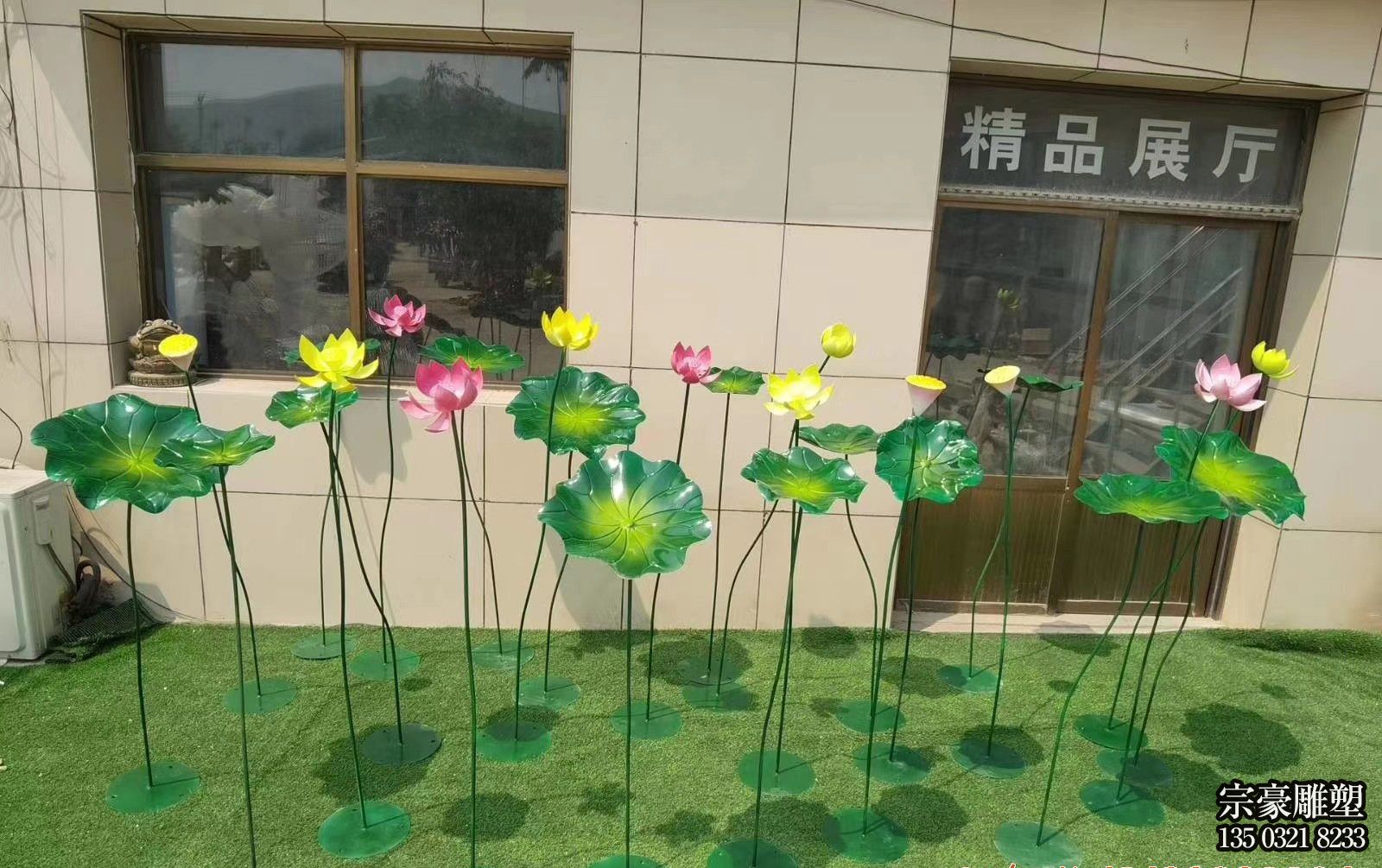 公園景區(qū)創(chuàng)意不銹鋼噴漆彩繪荷花雕塑 公園景區(qū)創(chuàng)意不銹鋼噴漆彩繪荷花雕塑